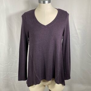 Korye lightweight V-neck sweater elongated sides weekend casual loungewear small